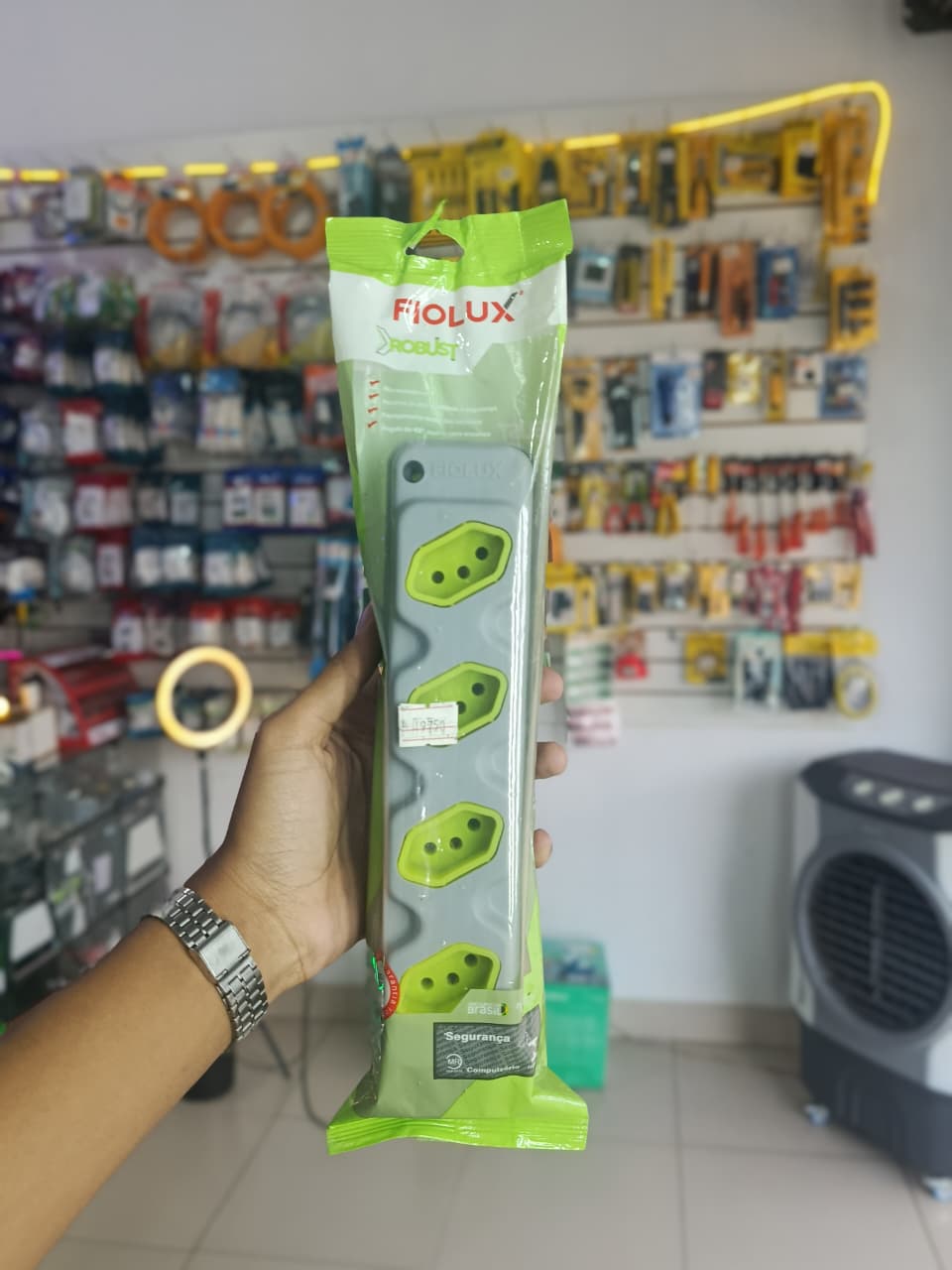 Tomada Barra 4 Tomadas 2P+T 20A Cinza/Verde