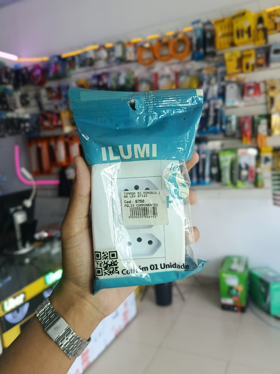 Placa c/ 3 Tomadas 2P+T Monobloco 10A