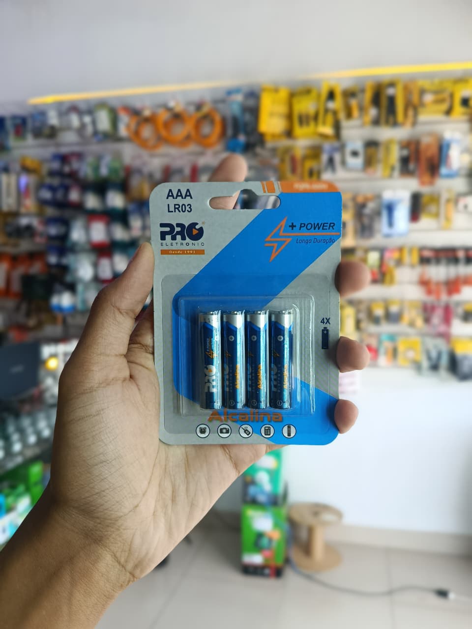 Pilha Alcalina AAA Blister c/ 4 PRO ELETRONIC